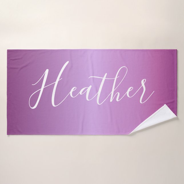 Toalha De Banho Violeta Roxa e Script Branco Personalizado (Toalha de Banho)