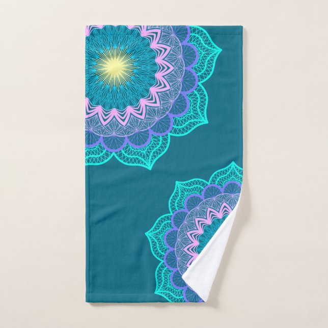 Toalha De Mão Mandala Colorida em Fundo Azul (Toalha de mão)