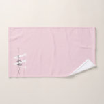 Toalha De Mão Nome com Monograma Rosa Moderno em Estilo Elegante<br><div class="desc">Toalha de mão personalizada moderna feminina e elegante cor de rosa com monograma inicial do nome assinatura script. Apresenta um primeiro nome (ou sobrenome) em uma linda tipografia de letra manuscrita com cauda swash (ou caligrafia) com monograma inicial em branco e preto sobre fundo cor de rosa. Ótimo presente feminino...</div>