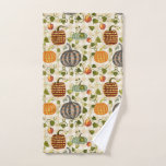 Toalha De Mão Pumpkins Sobre Gingham Absorvente Cozinha De Algod<br><div class="desc">Coloração aquosa de outono, abóboras de outono, maçãs e farinhas em toalhas de cozinha de gingham pálidas neutras, grossas e verdadeiramente absorventes, moles e do tamanho correto para secar pratos. Como designer mundial de padrões de superfície para produtos, recomendo que essas toalhas sejam altamente saturadas por cores, absorvência e custo...</div>