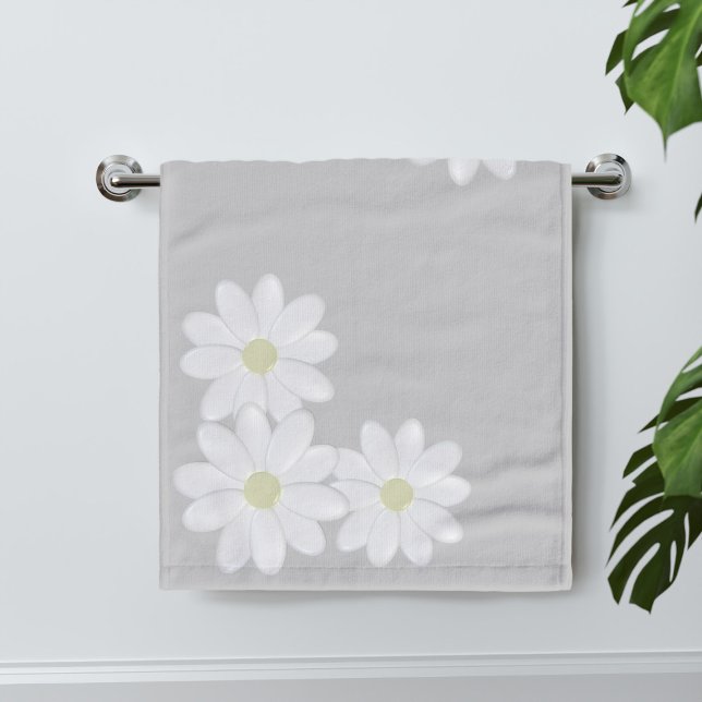 Toalha De Mão Trio de Cinzas de Prata Brancas (A pretty daisy hand towel in soft grey. Check out the collection for coordinating bathroom products)