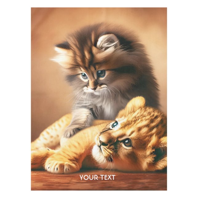 Toalha De Mesa Fantasy Cute Kitten Brincando Com Tigre (Frente)