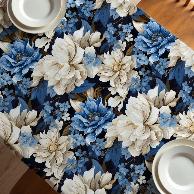 Toalha de Mesa Floral Marfim Azul Moderno (Trendy Blue Ivory Floral Stylish Tablecloth)