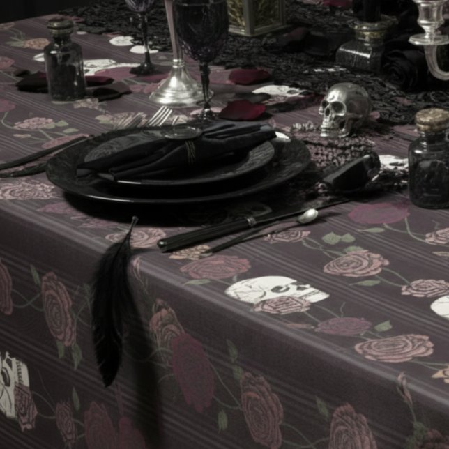 Toalha De Mesa Listras de Caveira e Rosa Gótica Burgundy Escura (Gothic Darj Burgundy Moody Floral Tablecloth. Skull and Roses Pattern for Gothic Wedding & Halloween)