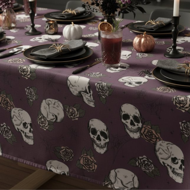 Toalha De Mesa Maroon Gothic Skulls e Rosa Halloween (Purple Goth Floral Skulls Halloween, Dia de los Muertos Tablecloth Gothic Skull, Rose Flower Pattern)