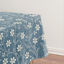 Olhar de jeans azul e branco com flores brancas
