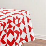 Toalha De Mesa Padrão Geométrico de Quilt do Vintage Red Christma<br><div class="desc">Condecoração festiva para o Natal ou o ano inteiro,  esta toalha de mesa na moda apresenta um padrão clássico de colcha com formas geométricas em vermelho e branco vibrantes.</div>
