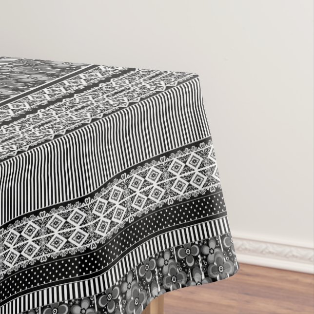 Toalha De Mesa Padrão preto e branco com renda e patchwork (Posição Original)