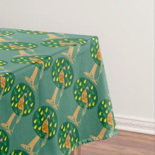 Toalha De Mesa Partucho em uma árvore de pera