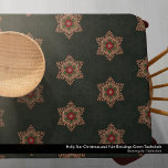Toalha De Mesa Vintage Green Christmas Holly Celtic Standard<br><div class="desc">Esta design festiva adiciona um encanto do mundo antigo às suas decorações de férias de inverno. O padrão estelar holly e inspirado no Celtic adiciona um toque de elegância ao seu decoro de férias. O fundo apresenta um design sutil inspirado pela natureza e pelas molas folhosas, que lembra os flocos...</div>