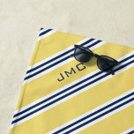 Toalha De Praia 3 letras Monograma - listras amarelas e azuis<br><div class="desc">Monograma moderno e na moda e design de padrão de listras.</div>