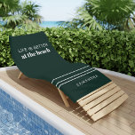 Toalha De Praia A vida personalizada é verde para melhores férias<br><div class="desc">Bata na praia arenosa costeira com sua toalha de praia personalizada com um personagem. Apresentando um ditado bonito: "A vida é melhor na praia". Adicione facilmente um nome para torná-lo pessoal,  único e de um tipo. Altere facilmente a cor de fundo clicando no botão "Personalizar isto"</div>