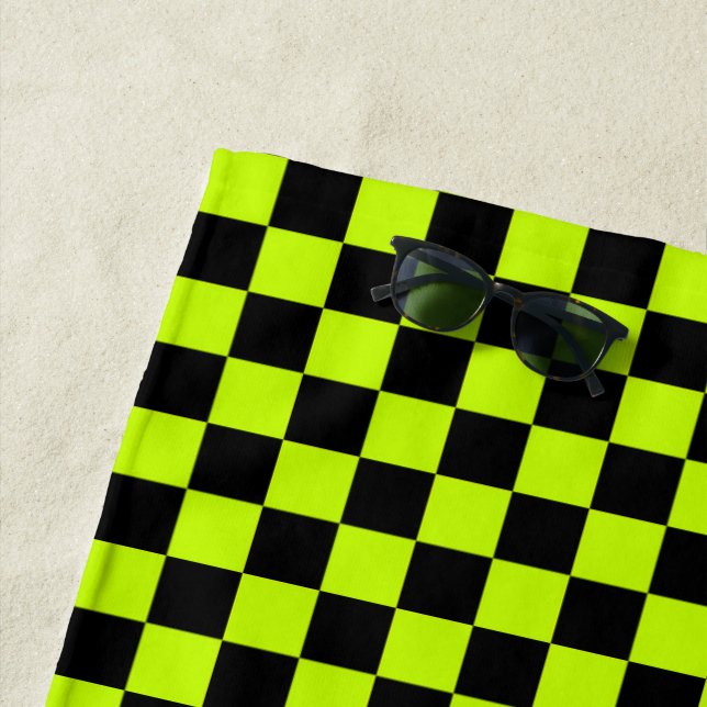 Toalha De Praia Acid green black checkerboard pattern (In Situ)