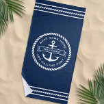 Toalha De Praia Anchor e designação do barco de corda que se encon<br><div class="desc">Toalha de praia com uma âncora com uma faixa de faixa na frente com texto personalizável "bem-vindo". Adicione o nome do barco acima e o porto de saudação abaixo. À volta da âncora e do texto está uma borda redonda. Design branco sobre fundo azul escuro.</div>