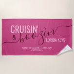 Toalha De Praia Bachelorette Cruise<br><div class="desc">Toalha de praia cor-de-rosa magenta brilhante com nome personalizado e texto de manutenção para uma Festa de solteira Cruisin & Boozin.</div>