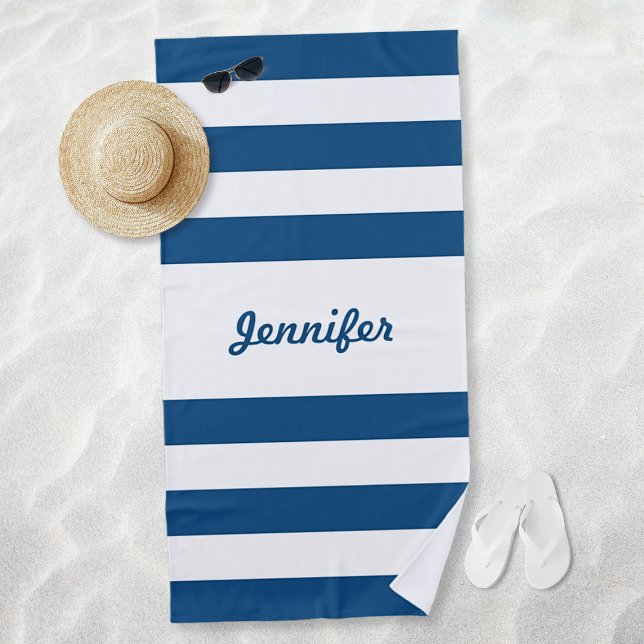 Toalha De Praia Bandas brancas e azuis-chic personalizadas (Chic Blue and White Stripes Personalized Beach Towel)
