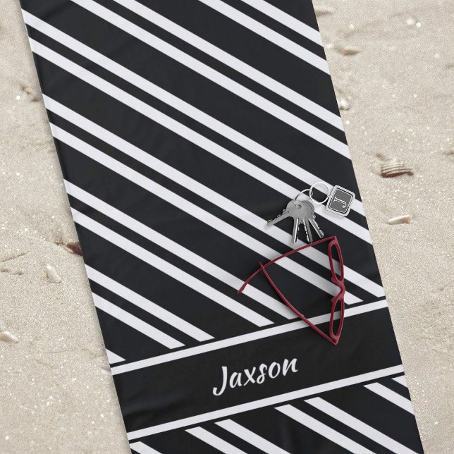 Toalha De Praia Bandas brancas e pretas clássicas personalizadas (Personalized Black & White Striped Beach Towel)