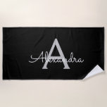 Toalha De Praia Black Silver Modern Script Girly Monographic Name<br><div class="desc">Black and Silver Monograma Name Beach Towel. Isto faz o doce e perfeito aniversário de 16 anos,  casamento,  chá de panela,  aniversário,  chá de fraldas ou festa de solteira presente para alguém que ama luxo de luxo e estilos quíticos.</div>