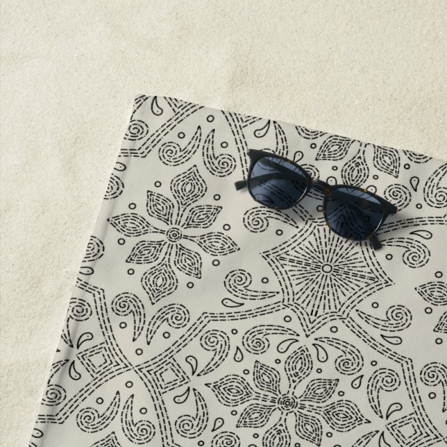 Toalha De Praia Boho Floral Damask Line Art, Black on Beige (In Situ)
