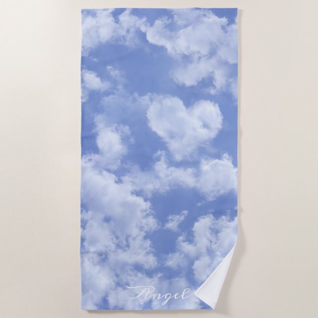 Toalha De Praia Bonito Coração Moldou Nuvem no Céu Azul Feliz (Frente)