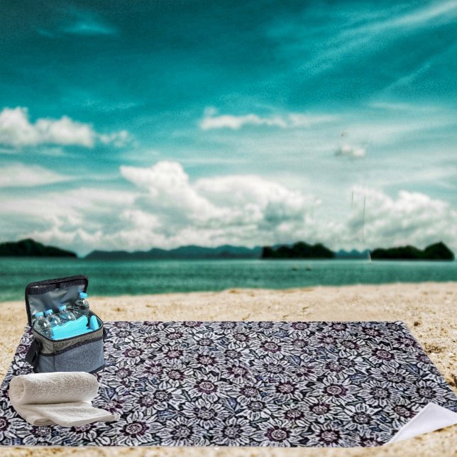 Toalha De Praia Campo De Visitas (This dramatic Field Of Daisies Beach Towel, stands out in a crowd!)