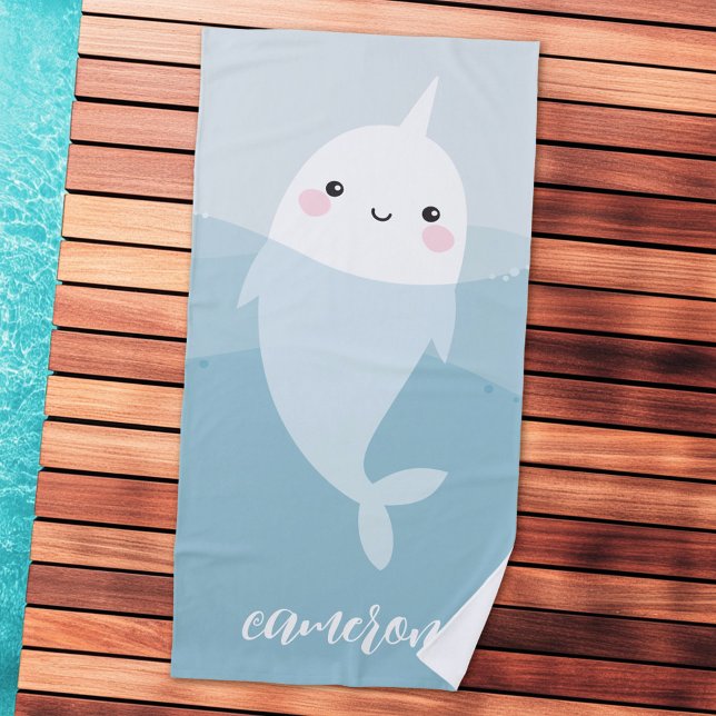 Toalha De Praia Cartoon Narwhow e ondas fofo kawaii (Narwhal and waves cute kawaii cartoon beach towel)