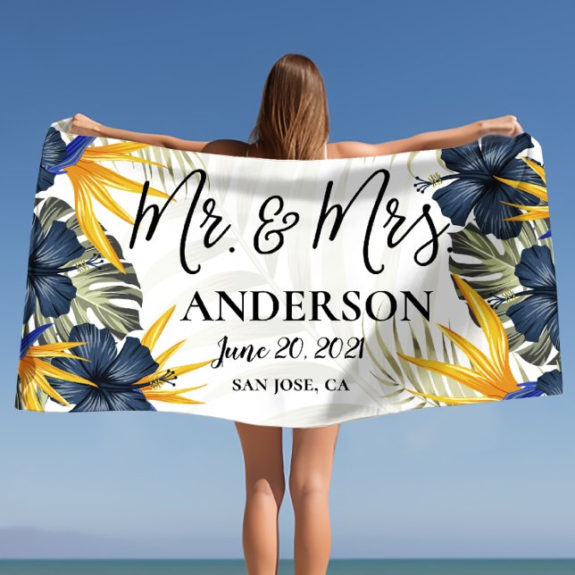 Toalha De Praia Chic Tropical Personalizada Sr. & Sra. Personaliza (Chic Tropical Personalized Mr. & Mrs. Custom Beach Towel)