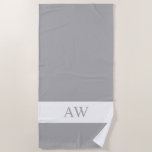 Toalha De Praia Cinza Chic Monograma Branco<br><div class="desc">Cinzas quentes e toalha de praia monogramada branca. A cinza de concreto colorido é usada para esta elegante toalha de praia que você pode personalizar com seu nome de monograma inicial. presente de na moda ou ideia de presente de aniversário para homens, mulheres e crianças. Crie toalhas personalizadas para amigos,...</div>