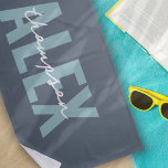 Toalha De Praia Cinza de Monograma Personalizada<br><div class="desc">🏖️ ☀️ 🕶️ Sunbathe em estilo com esta design moderna</div>