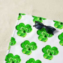 Clovers Beach Towel com Dew Drops Nature