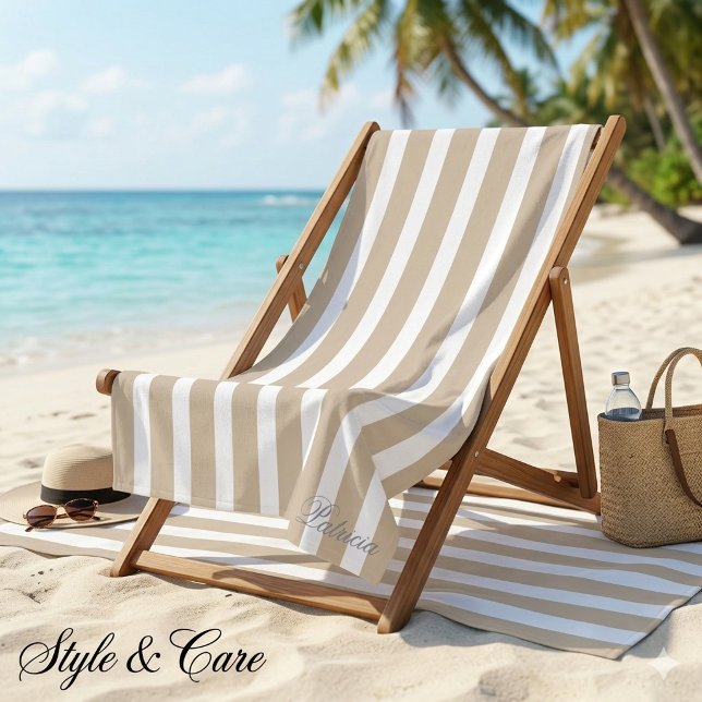 Toalha de Praia com Nome Personalizado Bege Dourad (Custom Name Golden Beige White Stripe Beach Towel)