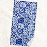 Toalha De Praia Cor da Água do Padrão do Azulejo Branco Azul do Me<br><div class="desc">Bonito padrão de azulejo branco e azul indigo em aquarela. Arte original de Nic Squirrell.</div>