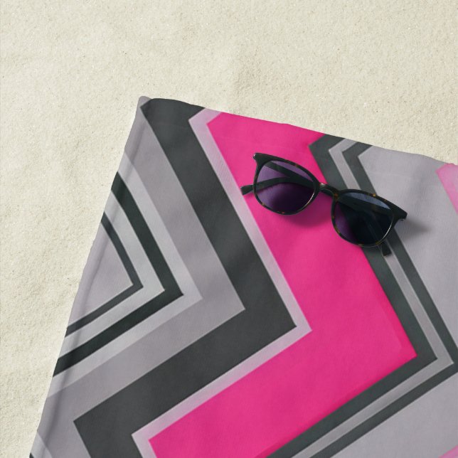 Toalha De Praia Cor-de-rosa e Cinza Chevron Beach Towel (In Situ)