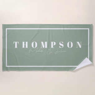 Toalha De Praia Elegante Verde Sage de Nome Personalizado