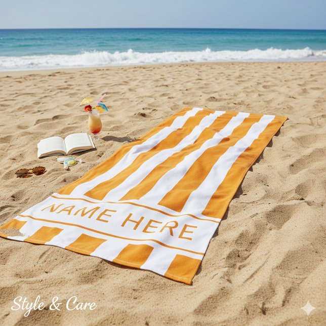 Toalha de praia em branco-laranja clássico, com no (Classic Orange White Striped Beach Towel with Name)