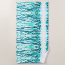 "Enredada na Linha" Beach Towel