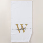 Toalha De Praia Estilo Moderno Nome Monograma Script Dourado Branc<br><div class="desc">Toalha de praia personalizada feminina moderna e elegante em branco e dourado com monograma inicial do nome. Apresenta um primeiro nome em uma linda tipografia de letra manuscrita com cauda swash (ou caligrafia) com monograma inicial em dourado e preto sobre fundo branco. Ótimo presente feminino e elegante para inauguração de...</div>