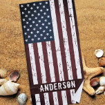 Toalha De Praia Estrelas Patrióticas Personalizadas Bandeiras Amer<br><div class="desc">Mostre seu orgulho americano ou dê um presente especial com esta toalha de praia da bandeira americana em um design vestido angustiado. Este estado unido da bandeira da américa design de toalha de praia com estrelas e listras em branco e azul vermelho é perfeito para o quarto de julho de...</div>