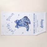 Toalha De Praia Festa de solteira de Abaixamento da Chinoiserie Az<br><div class="desc">Celebre a noiva a ser com uma mistura única de encanto rústico e elegância refinada! Nossa Bachelorette Beach Towel apresenta uma impressionante design de Chinoiserie que combina os motifs clássicos orientais com uma divertida torção ocidental. Perfeito para festas de solteira, chás de panela, ou qualquer praia ensolarada, esta toalha envolve...</div>