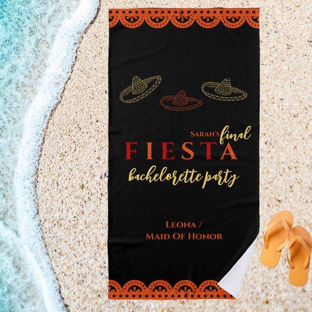 Toalha De Praia Festa de solteira final Fiesta mexicana (final fiesta bachelorette party beach towel mexican party sombreros and papel picado vibrant)