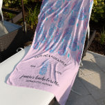 Toalha De Praia Fim de Semana do Impressão de Abacaxi Tropical<br><div class="desc">As toalhas perfeitas de solteira para a sua festa PINEAPPLE! Nossas toalhas de praia de impressão de abacaxi tropicais são a maneira perfeita para sua tripulação chamar toda a atenção para onde quer que você e suas garotas vão! Adicione seu texto personalizado a este design usando as caixas "Editar este...</div>