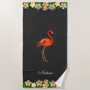 Toalha De Praia Flamingo & Flores de Plumeria em Preto Quase