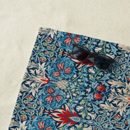 Toalha De Praia Floral pattern on green leaves blue background