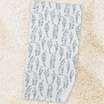 Toalha De Praia Folhas de Cores Aquáticas Botânicas<br><div class="desc">Folhas de eucalipto verde e aquarela,  modernas,  verdes e brancas,  e design verde para um aspecto limpo e fresco. Arte original de Nic Squirrell.</div>