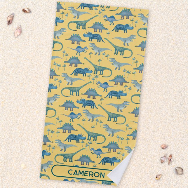 Toalha De Praia Fun Personalized Name Dinosaur Pattern (Fun prehistoric dinosaur pattern beach towel for paleontologists of all ages)