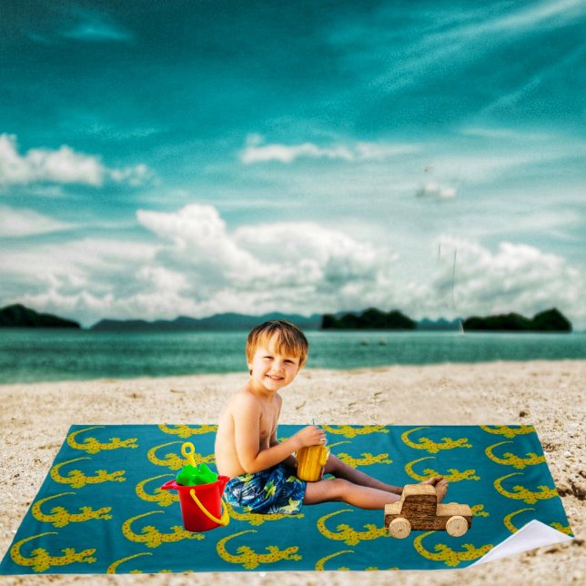 Toalha De Praia Ilha Gecko (This Island Gecko Beach Towel, is a fun design for kids!)