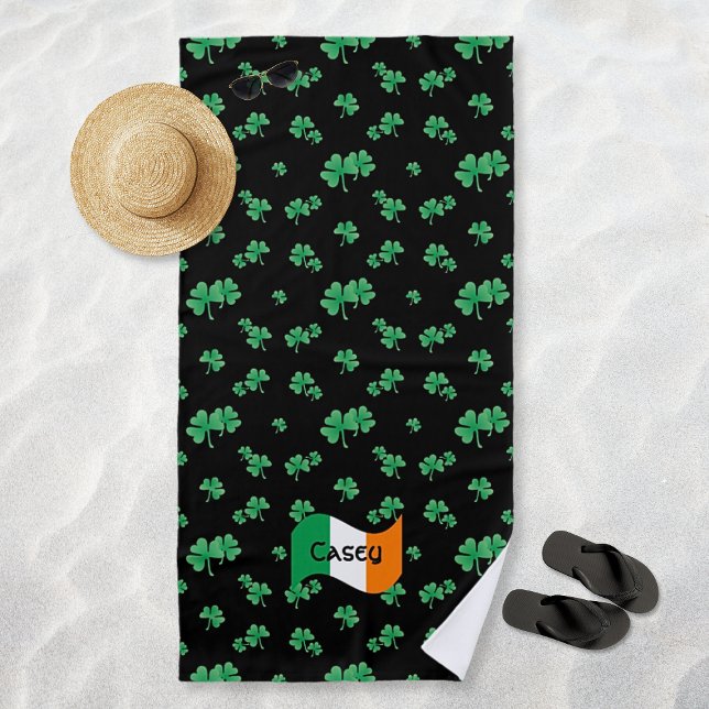 Toalha De Praia Irish Flag Shamrocks Personalizado (Irish Flag Shamrocks Personalized Beach Towel)