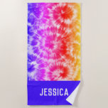 Toalha De Praia Laço de Arco-íris Tie Dye Nome Personalizado Psico<br><div class="desc">Pode ser totalmente personalizado para atender às suas necessidades.
© Gorjo Designs. Feito para você através da plataforma Zazzle. 

// Precisa de ajuda para personalizar seu design? Tem outras ideias? Sinta-se à vontade para entrar em contato comigo (Zoe) diretamente.</div>
