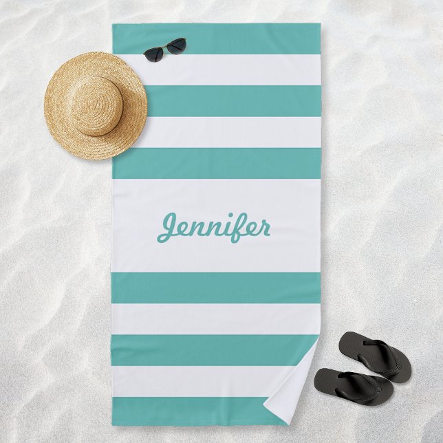Toalha De Praia Listras de Teal e Branco Personalizadas Chic (Chic Teal and White Stripes Personalized Beach Towel)