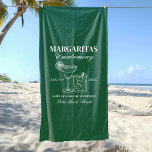 Toalha De Praia Margaritas e Matrimony Bachelorette Weekend<br><div class="desc">Este design apresenta um texto moderno e ousado com cocktails desenhados à mão e um tema margarita verde.</div>